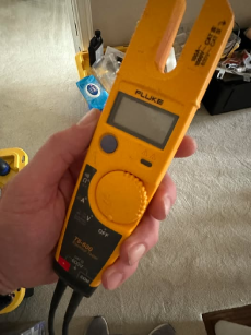 How to Operate a Voltage Tester